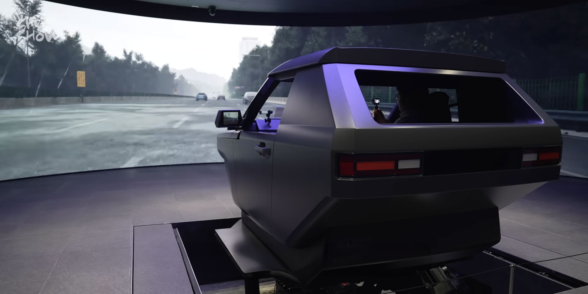 UXHMI @ Hyundai UX Studio — frame 2